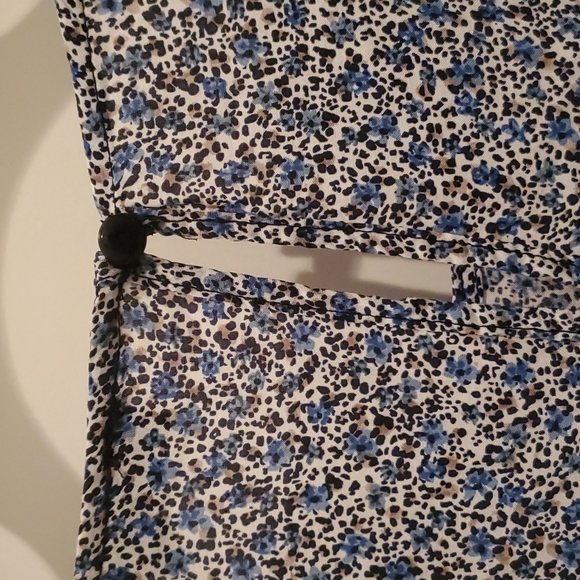 Rachael Roy ruffle sleeve scoopneck button keyhole blue,black, cream top Medium - Picture 6 of 8